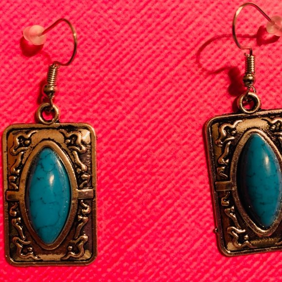 Turquoise Jade Necklace Set - Picture 3 of 3